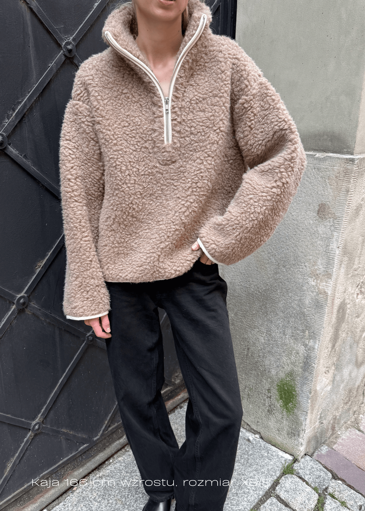 Beżowa bluza z wełny merino zapinana na zamek – ASIDE