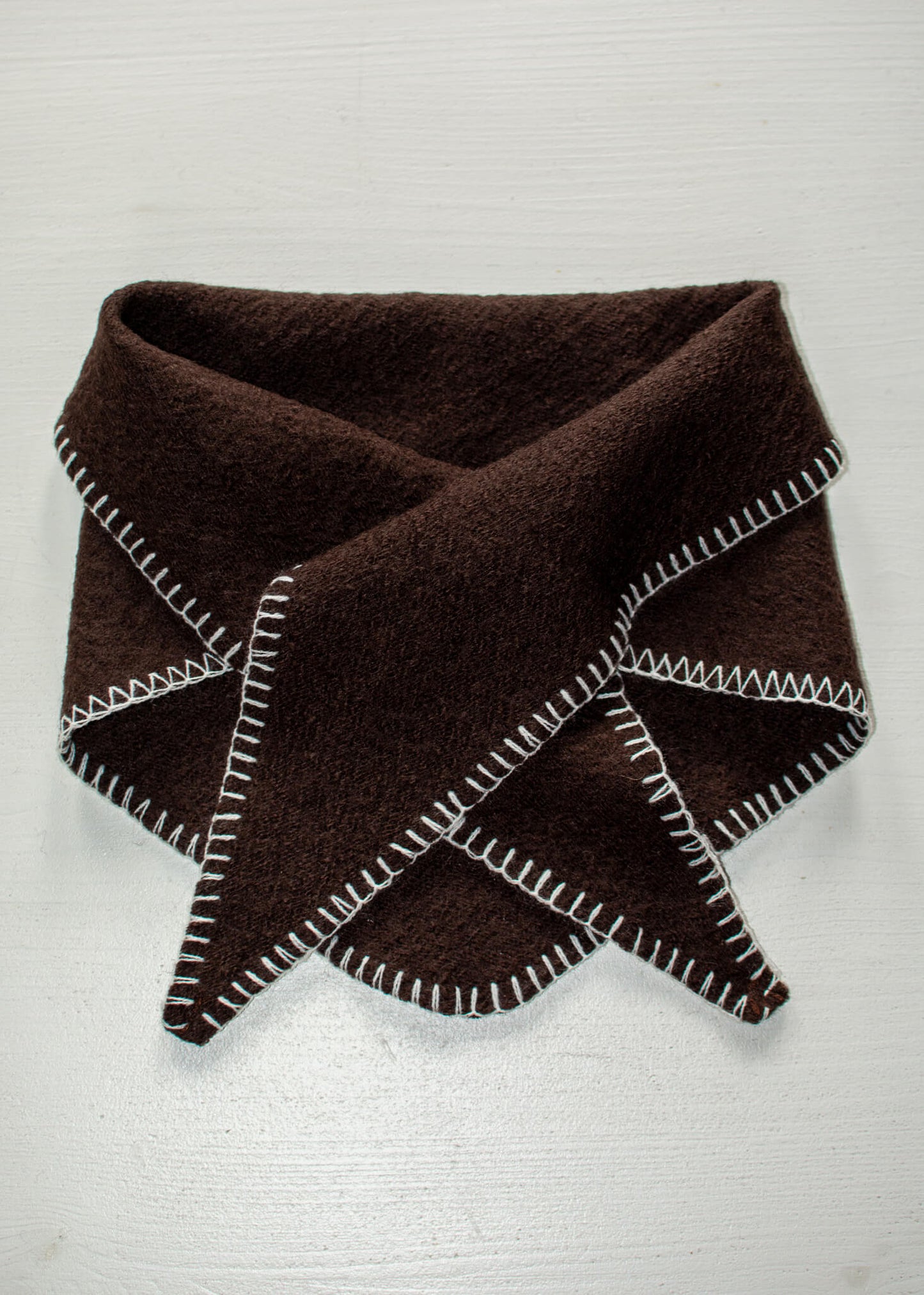 Brązowa bandana Emi z ręcznym obszyciem