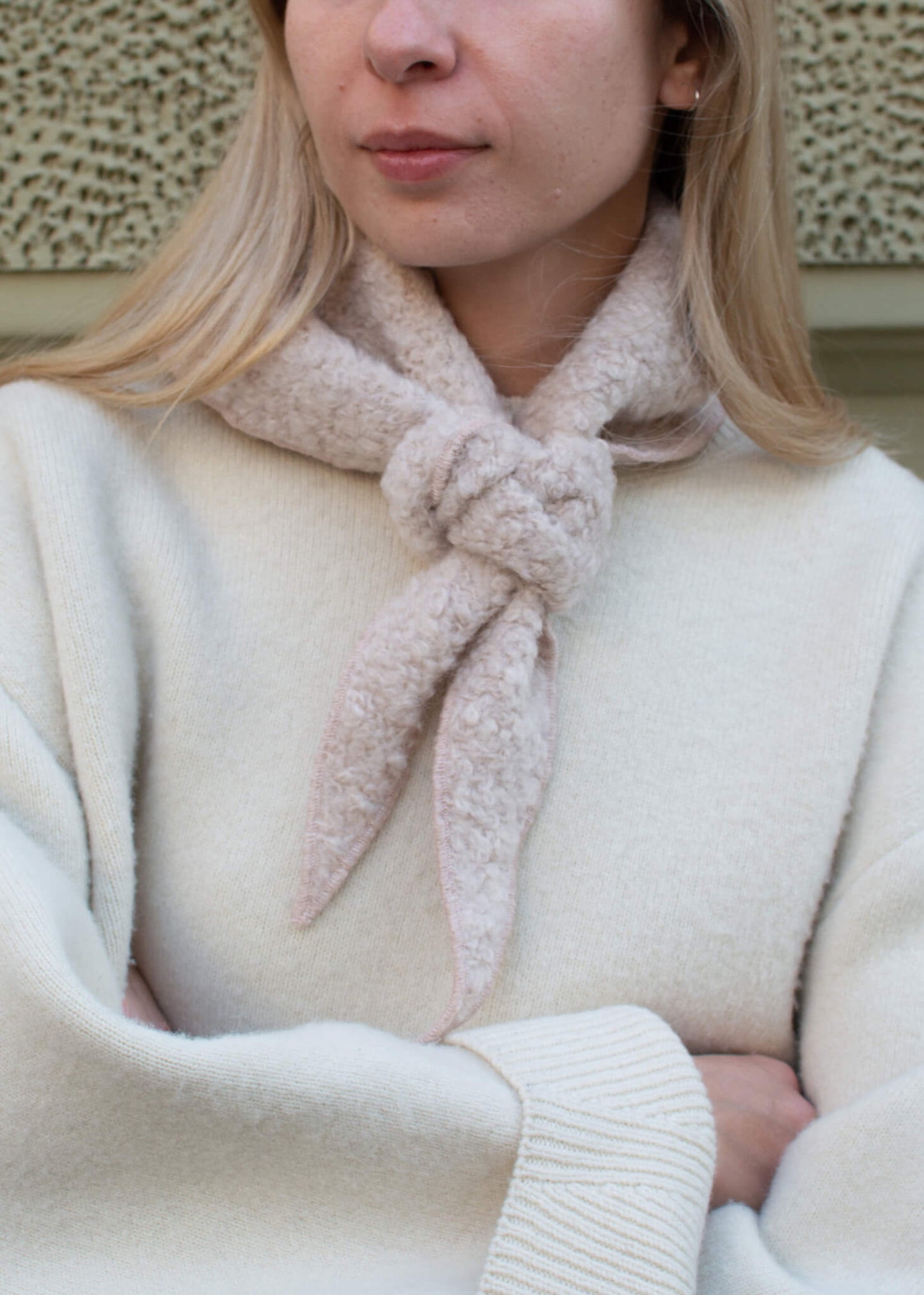 Bandana MIA zawiązana z przodu – kolor beżowy