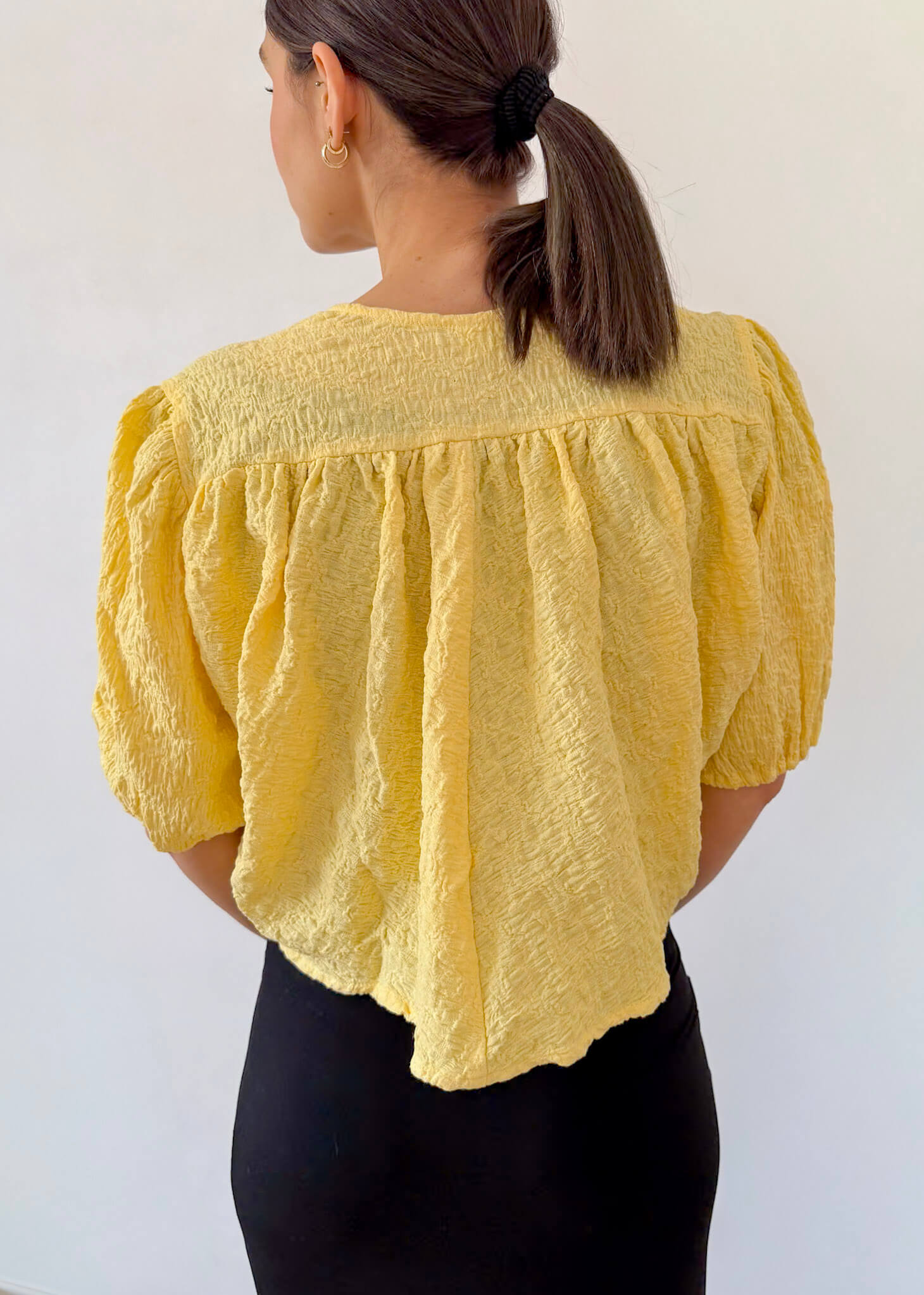 Żółta koszula boho Nell ASIDE z bufiastymi rękawami z tyłu