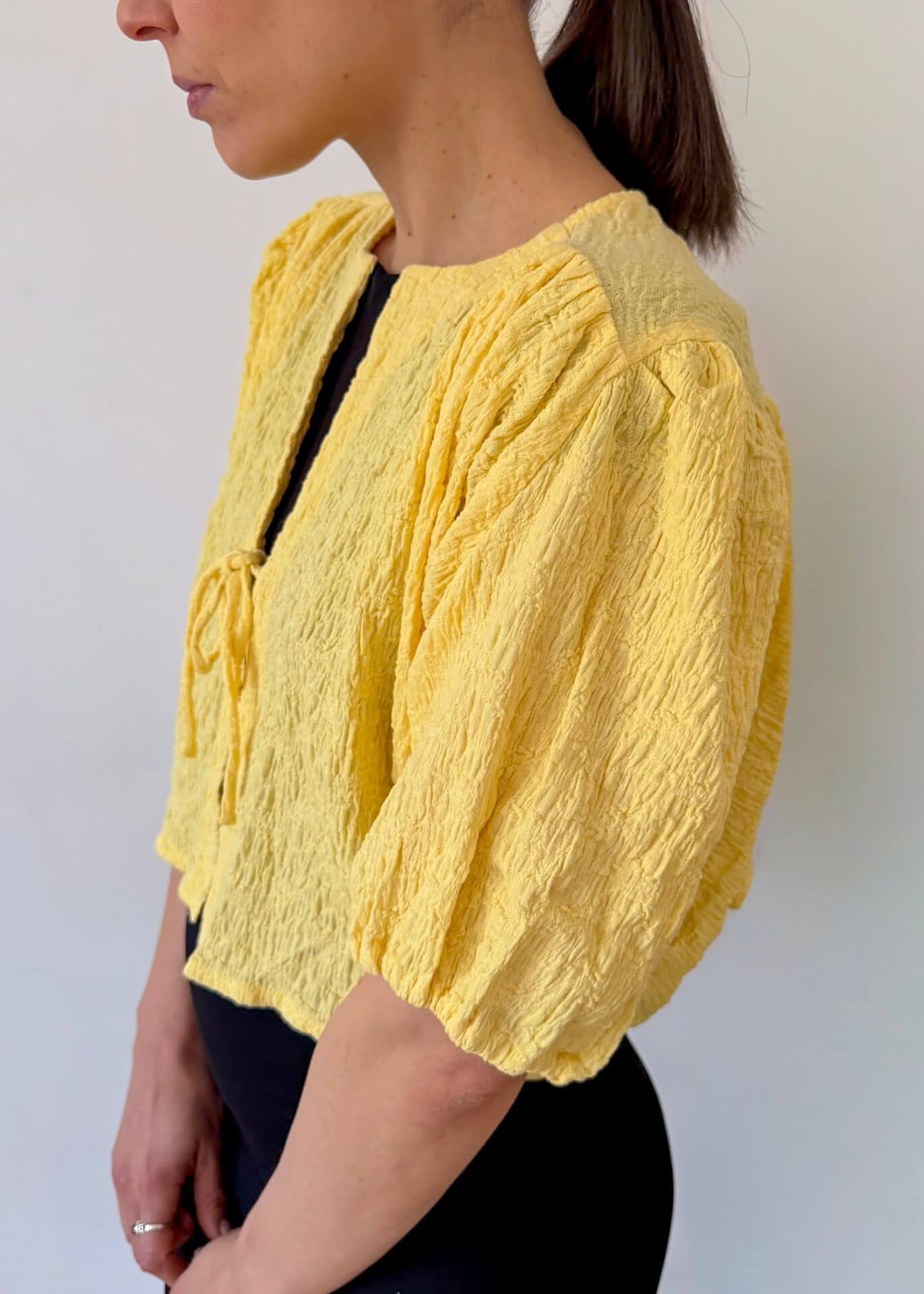 Żółta koszula Nell ASIDE z lekkiej strukturalnej tkaniny