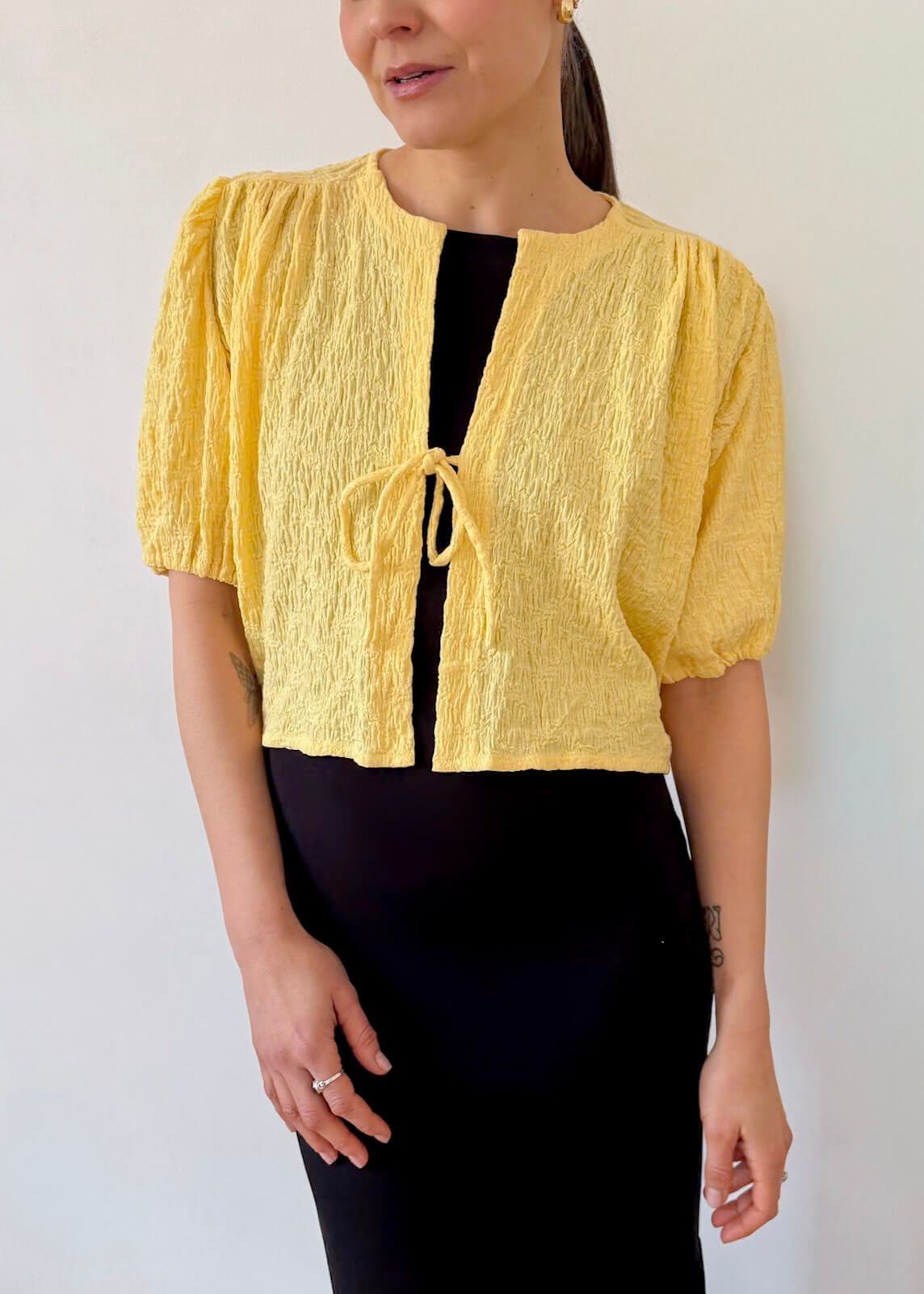 Żółta koszula Nell ASIDE z lekkiej strukturalnej tkaniny na lato