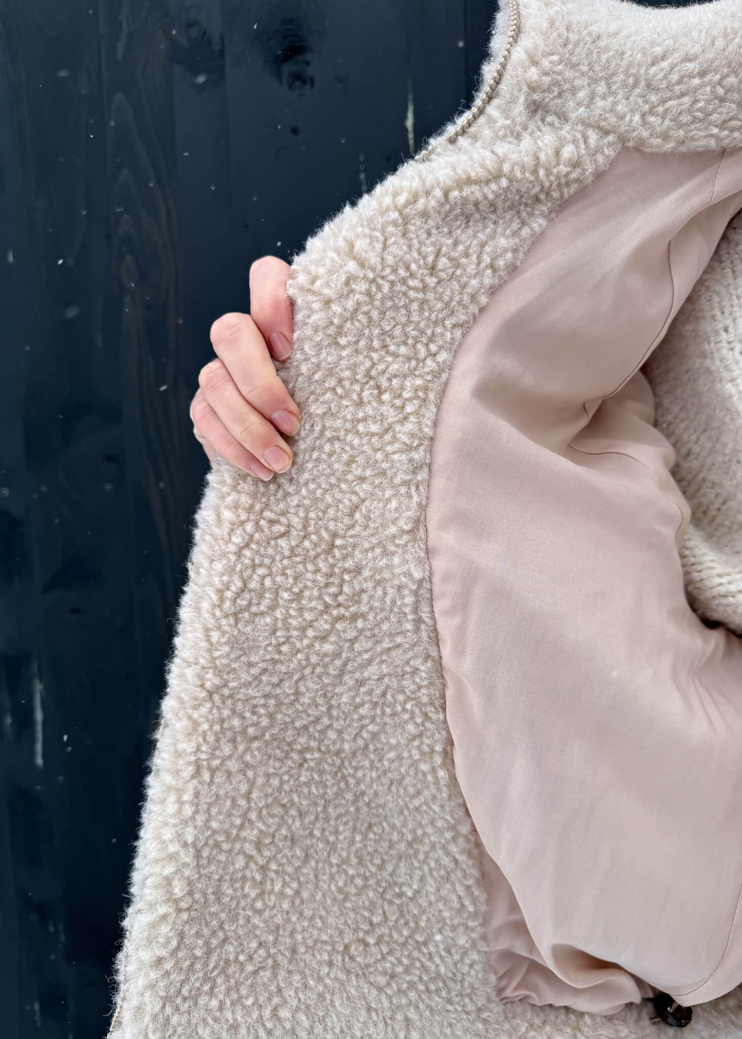 Wiskozowa podszewka w wełnianej kurtki Lana Aside.