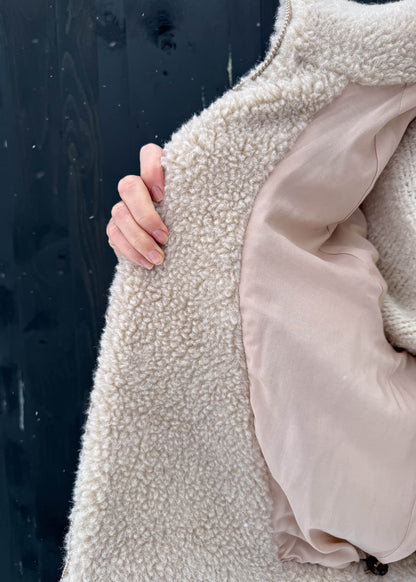 Wiskozowa podszewka w wełnianej kurtki Lana Aside.