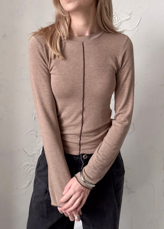 Cienki beżowy longsleeve VAL ASIDE z dzianiny wiskozowej na wiosnę