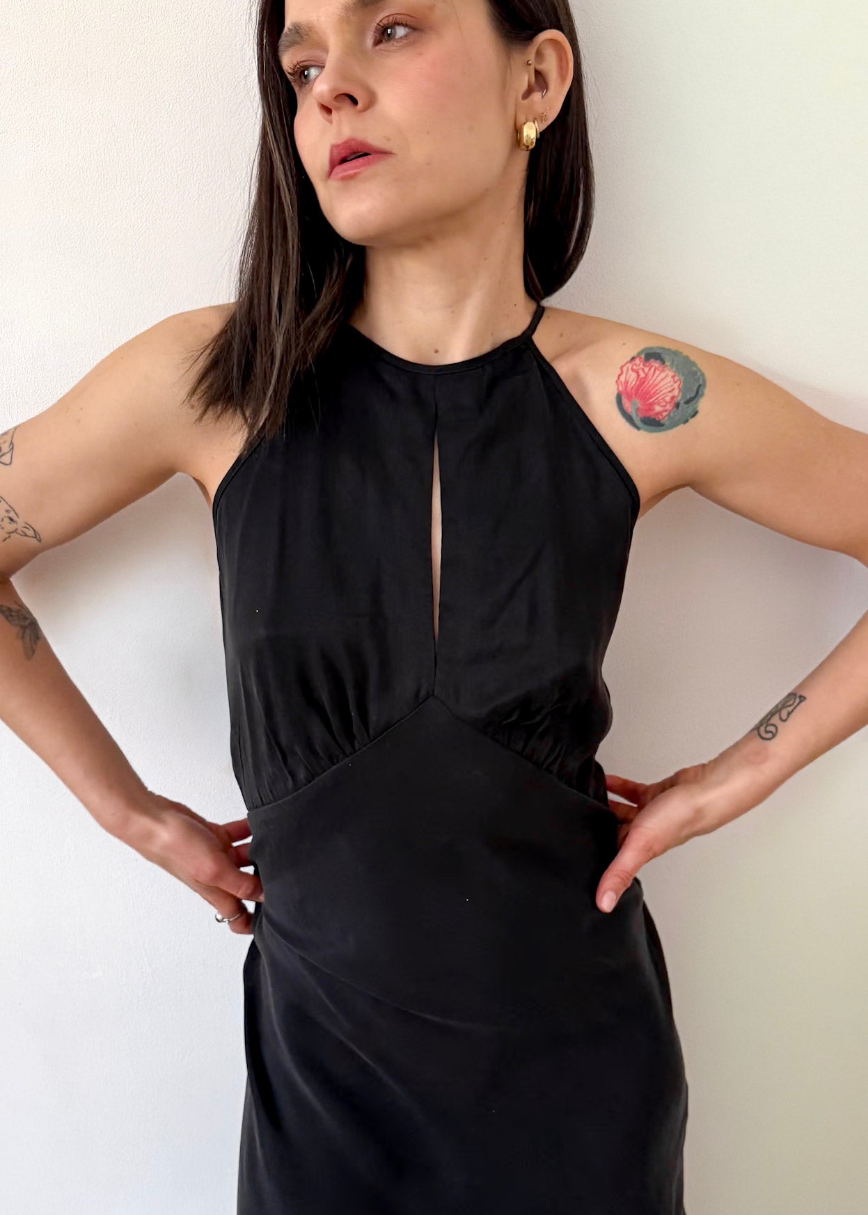 Czarna sukienka mini Luna ASIDE z dekoltem halter