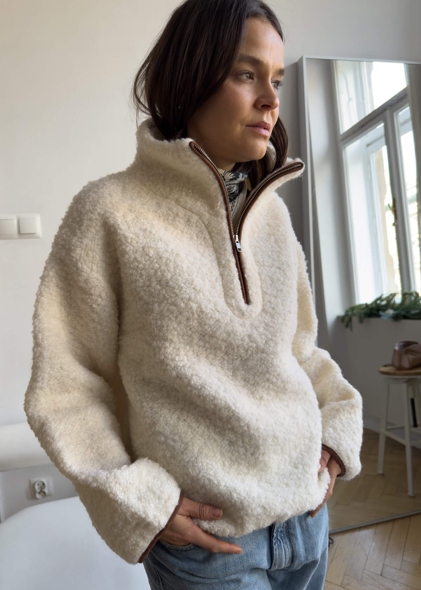 Bluza Teddy ecru Aside – zdjęcie główne