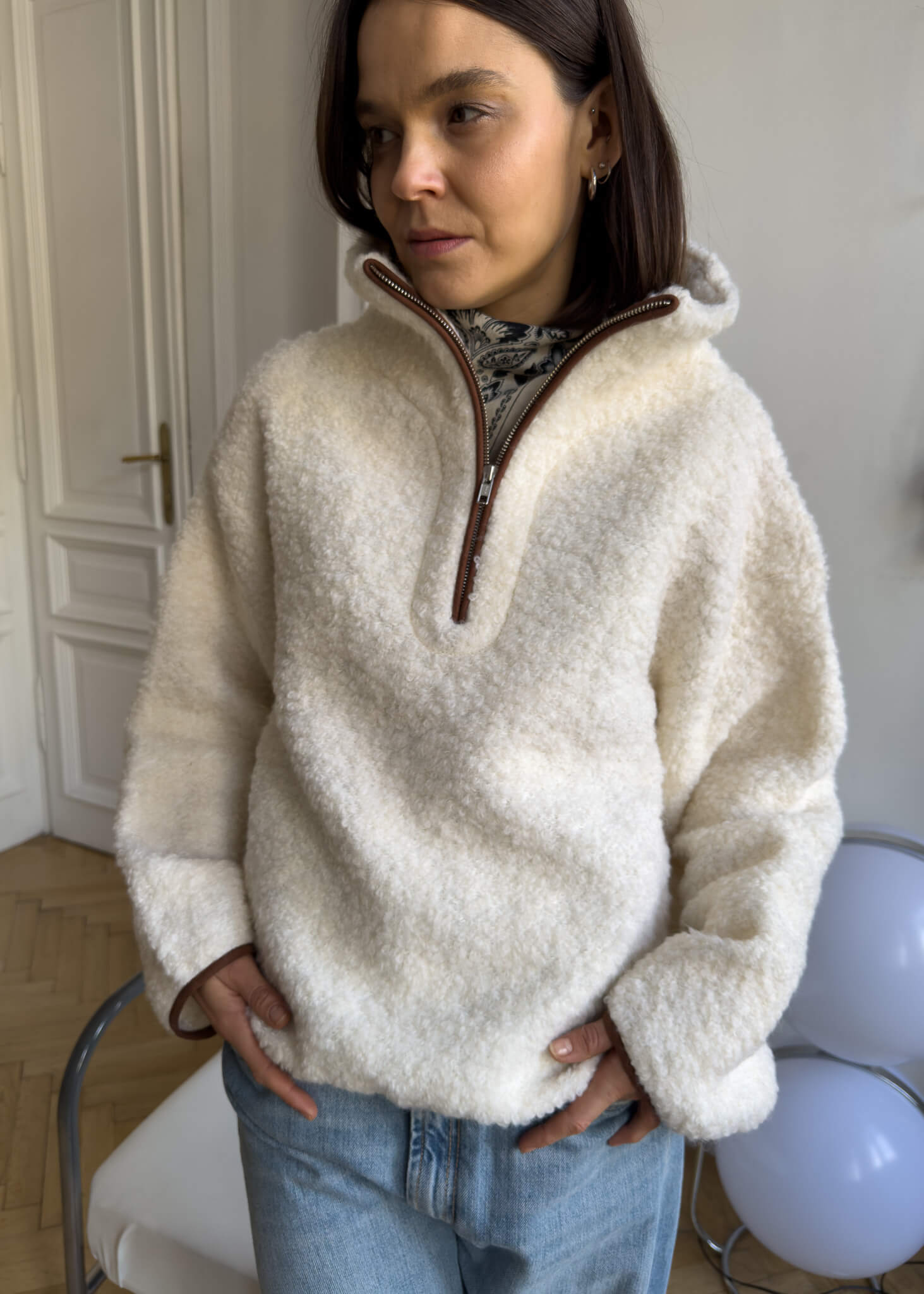 Bluza Teddy ecru Aside – ujęcie 4
